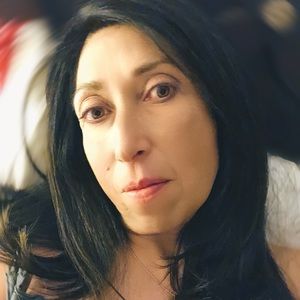 Meet your Posher, Mona